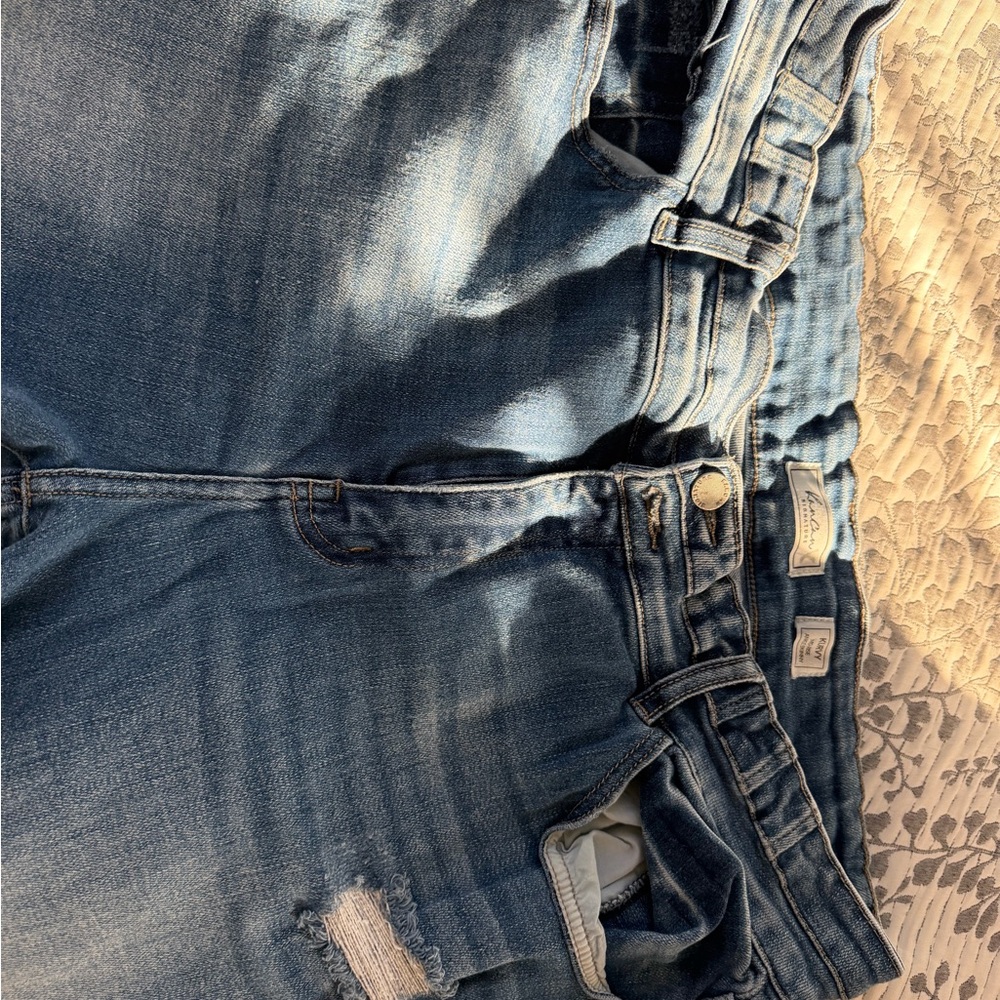 Women’s Plus Size Blue Distressed Jeans - Picture 3 of 6